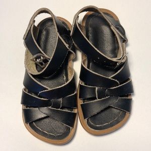 Saltwater sandals black size 7